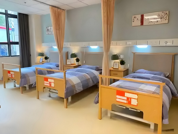 深圳入户申请_陈梦与演员任嘉伦一起打乒乓球，两人系发小+队友 端治的环、打乒乓球